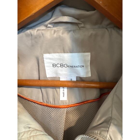 BCBGeneration Beige Jacket with Zip in Hood Size Small - Picture 4 of 10